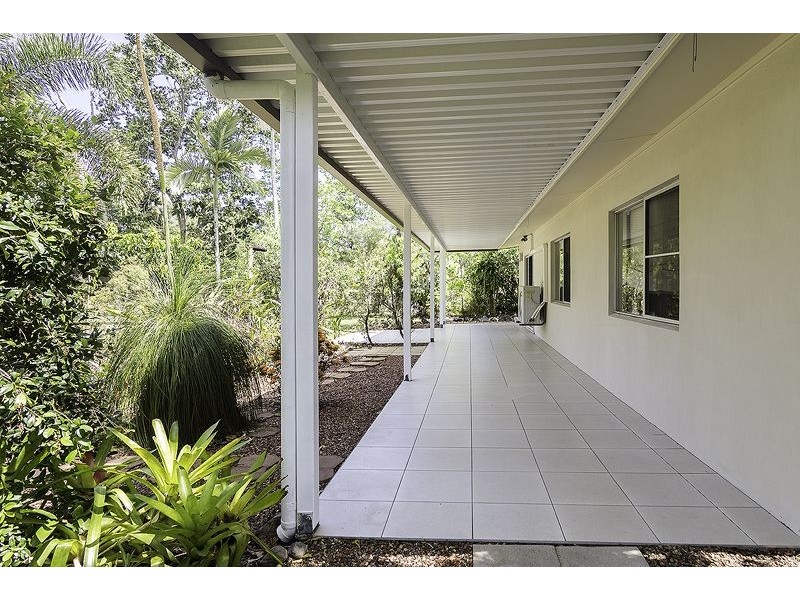 4 Tudor Close, Trinity Park QLD 4879