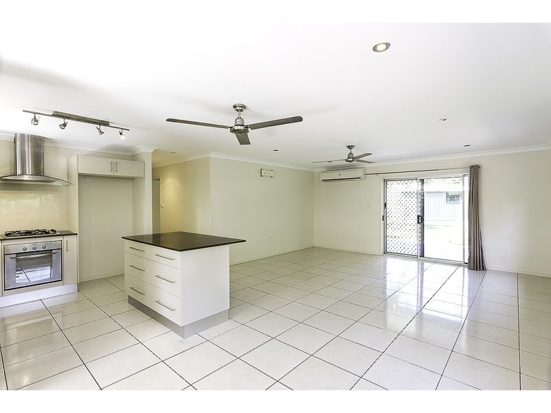 4 Tudor Close, Trinity Park QLD 4879