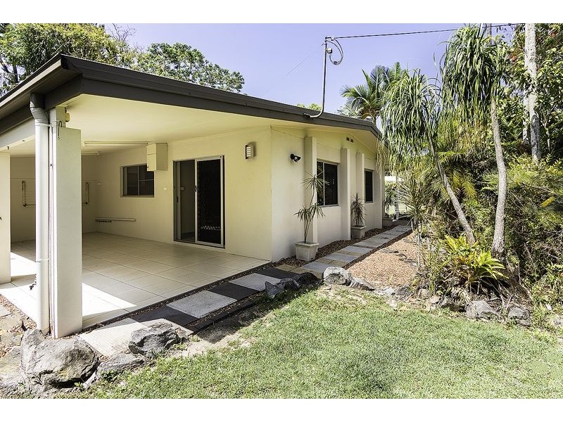 4 Tudor Close, Trinity Park QLD 4879