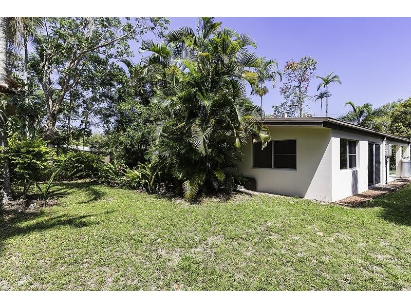 4 Tudor Close, Trinity Park QLD 4879