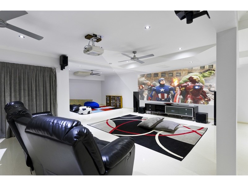 23 Mullins Street, Whitfield QLD 4870