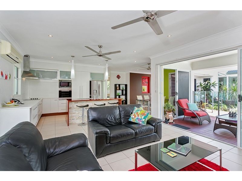 6 Davidson Close, Redlynch QLD 4870