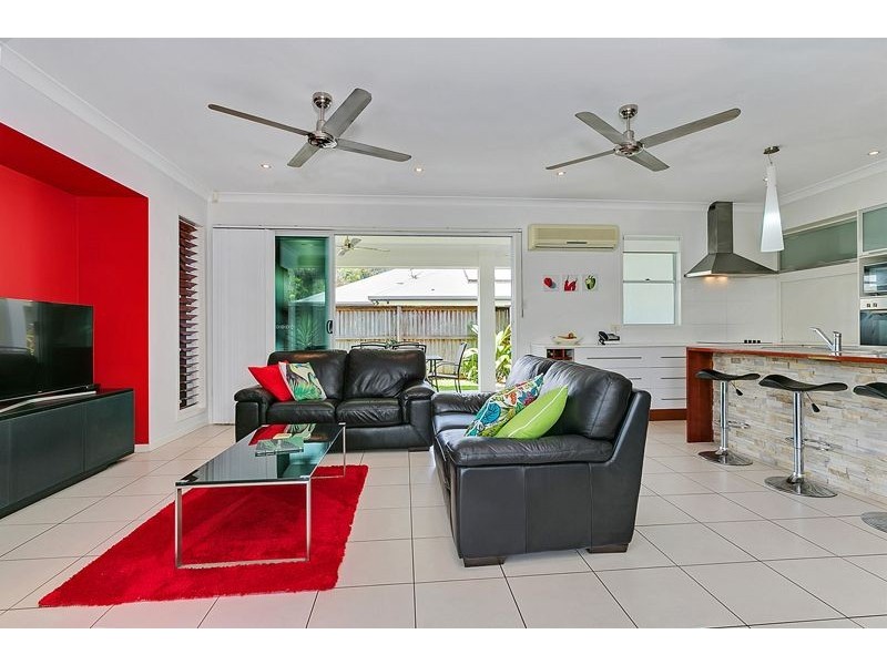 6 Davidson Close, Redlynch QLD 4870
