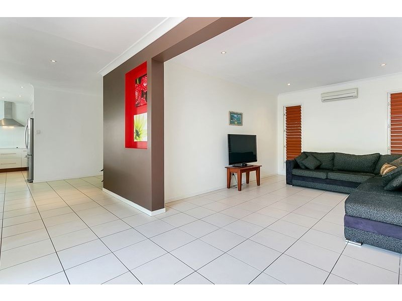 6 Davidson Close, Redlynch QLD 4870