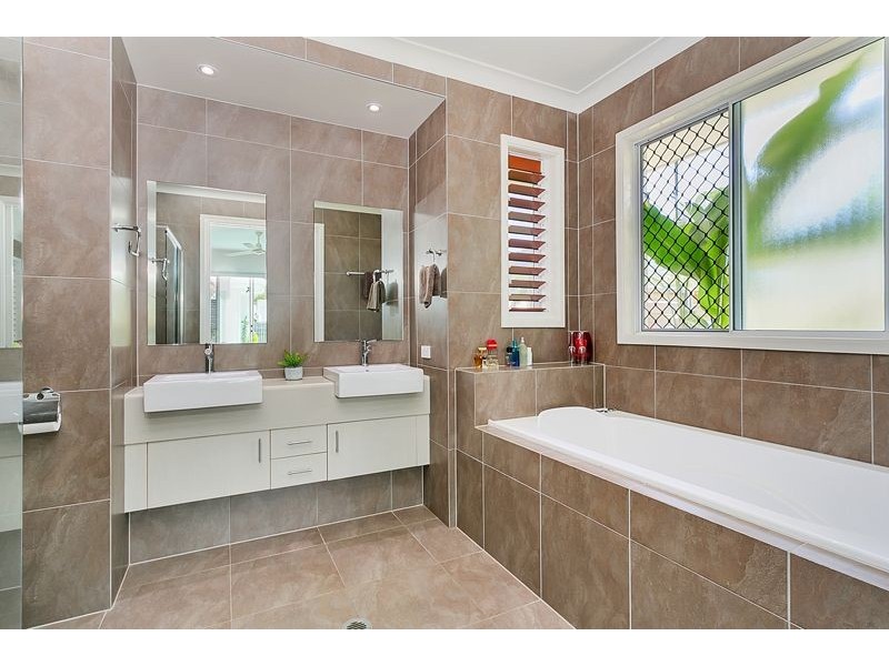 6 Davidson Close, Redlynch QLD 4870