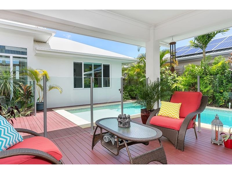 6 Davidson Close, Redlynch QLD 4870