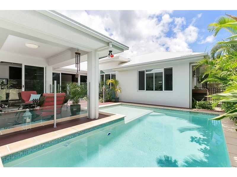 6 Davidson Close, Redlynch QLD 4870