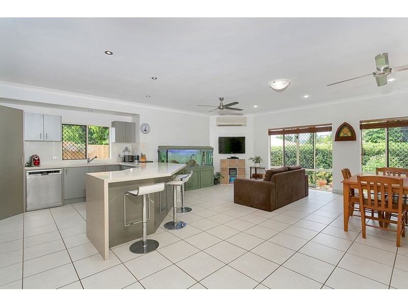 2 Sweetlip Close, Kanimbla QLD 4870