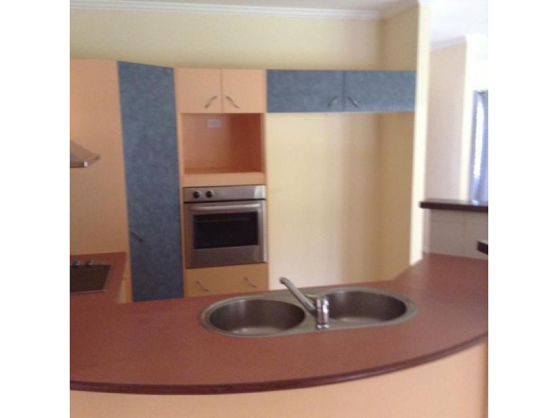 1 Picnic Street, White Rock QLD 4868