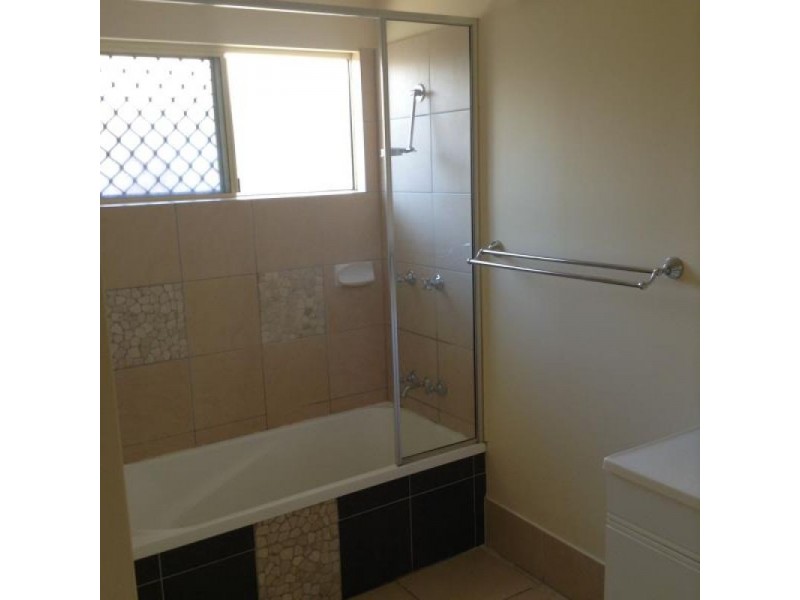 1 Picnic Street, White Rock QLD 4868