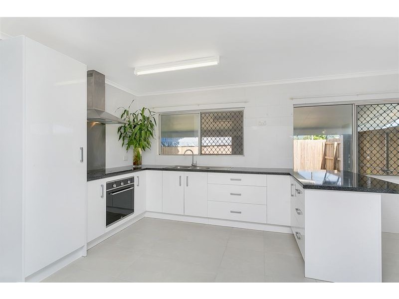 10 Armbrust Street, Manoora QLD 4870