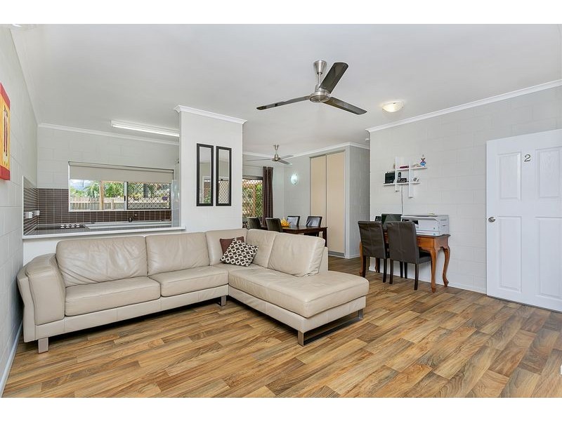 1&2/9 Brooks Street, Whitfield QLD 4870