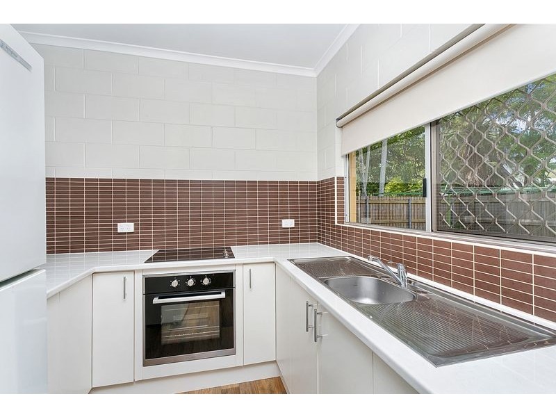 1&2/9 Brooks Street, Whitfield QLD 4870