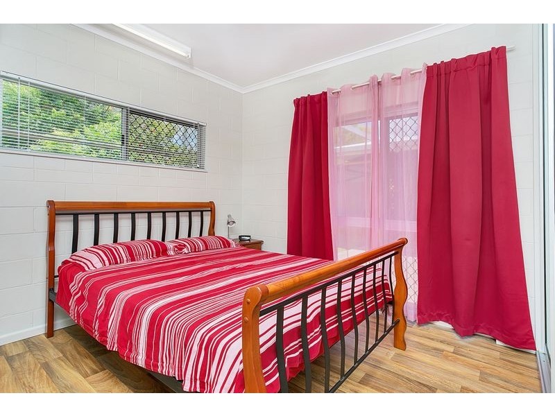 1&2/9 Brooks Street, Whitfield QLD 4870