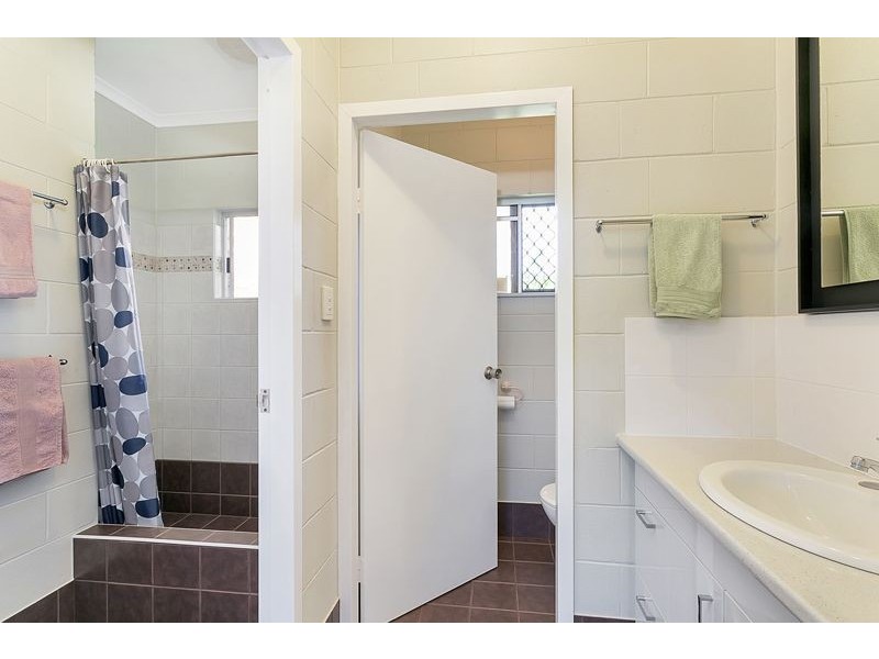 1&2/9 Brooks Street, Whitfield QLD 4870