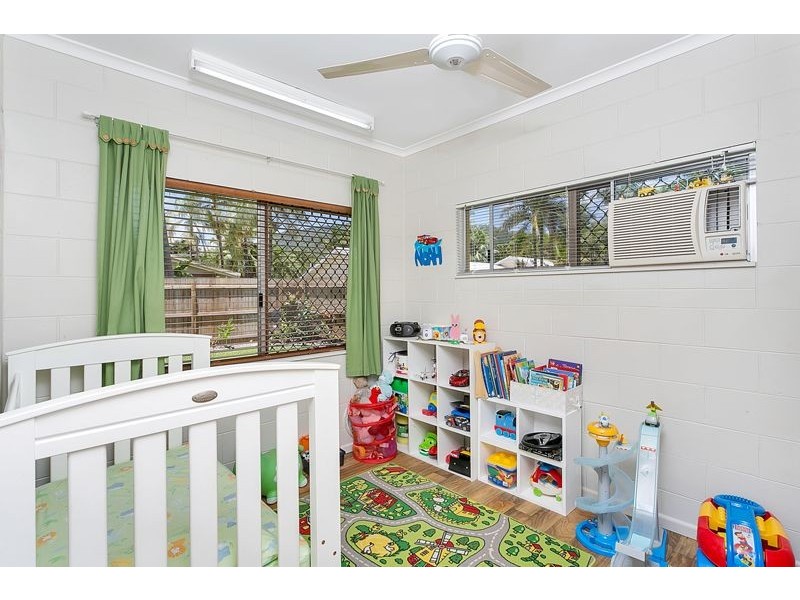 1&2/9 Brooks Street, Whitfield QLD 4870