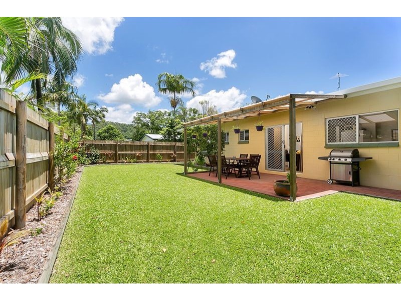 1&2/9 Brooks Street, Whitfield QLD 4870