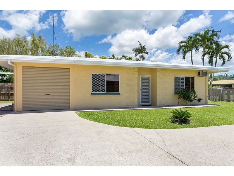 1&2/9 Brooks Street, Whitfield QLD 4870