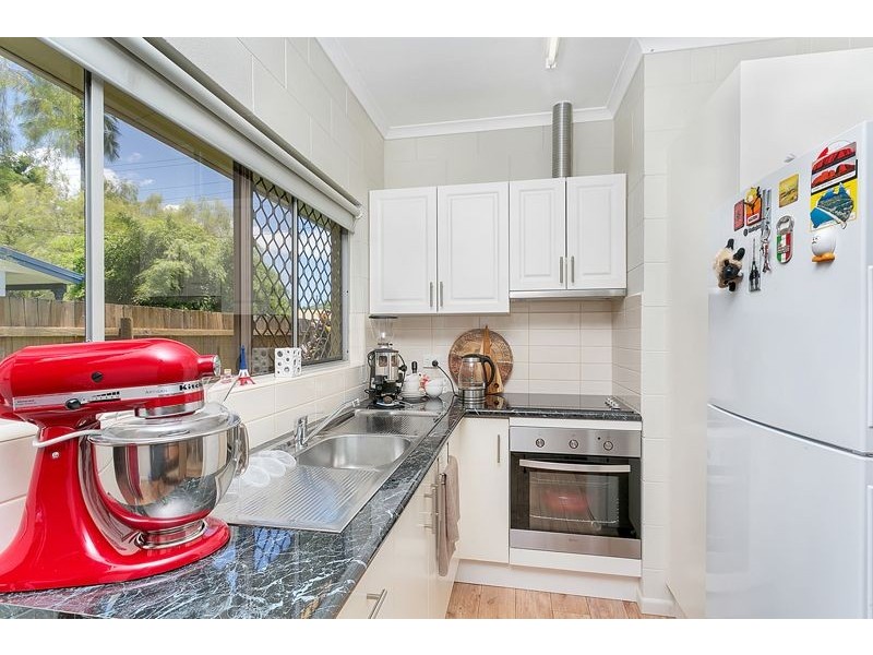 1&2/9 Brooks Street, Whitfield QLD 4870