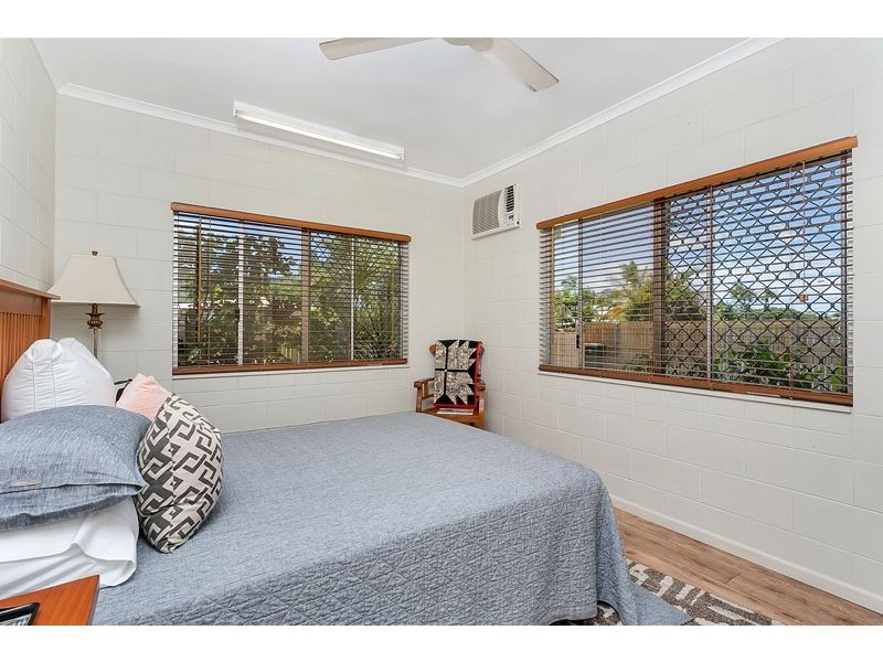 1&2/9 Brooks Street, Whitfield QLD 4870