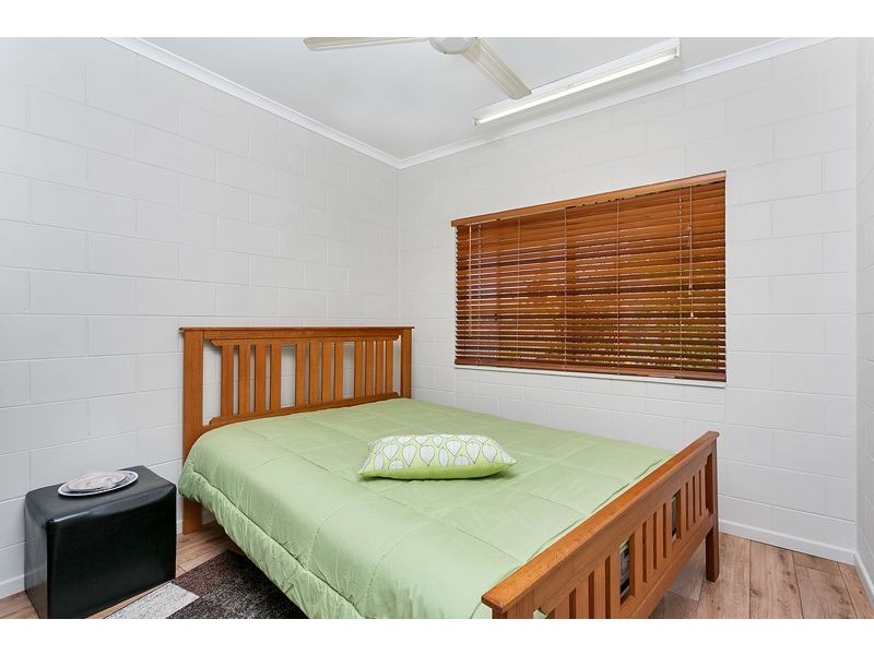 1&2/9 Brooks Street, Whitfield QLD 4870