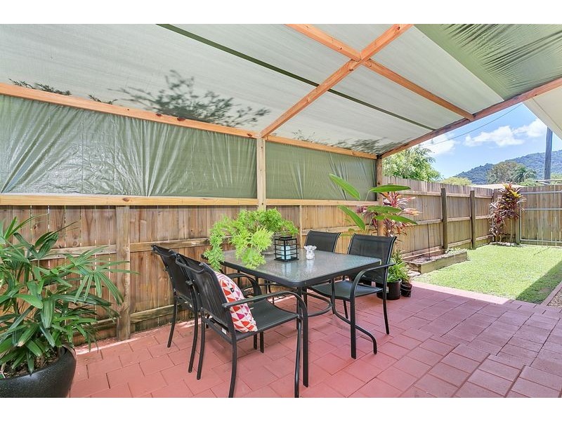 1&2/9 Brooks Street, Whitfield QLD 4870