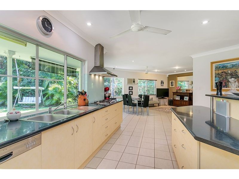 33 Trundle Terrace, Whitfield QLD 4870