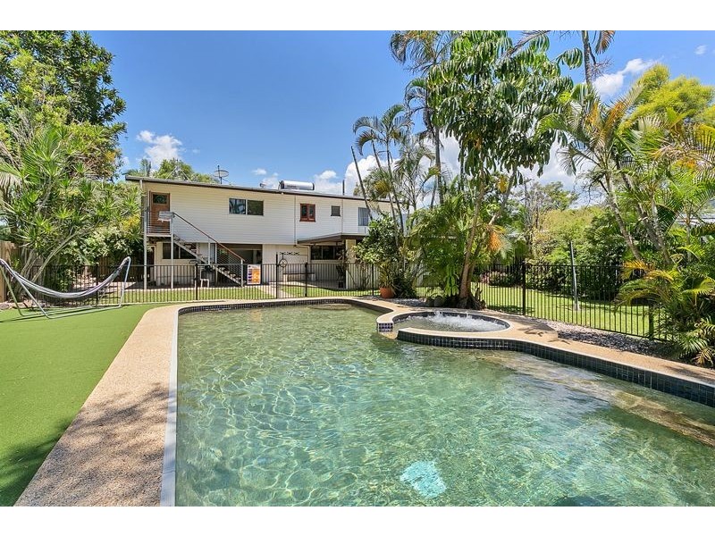 18 Kingsford Street, Mooroobool QLD 4870