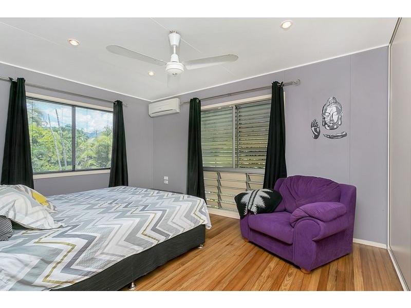 18 Kingsford Street, Mooroobool QLD 4870