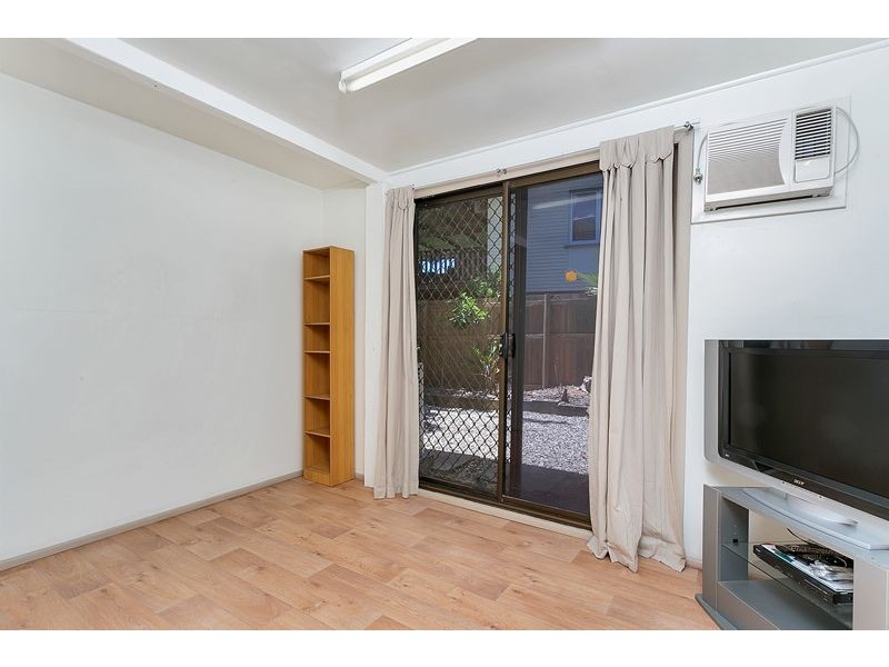 18 Kingsford Street, Mooroobool QLD 4870