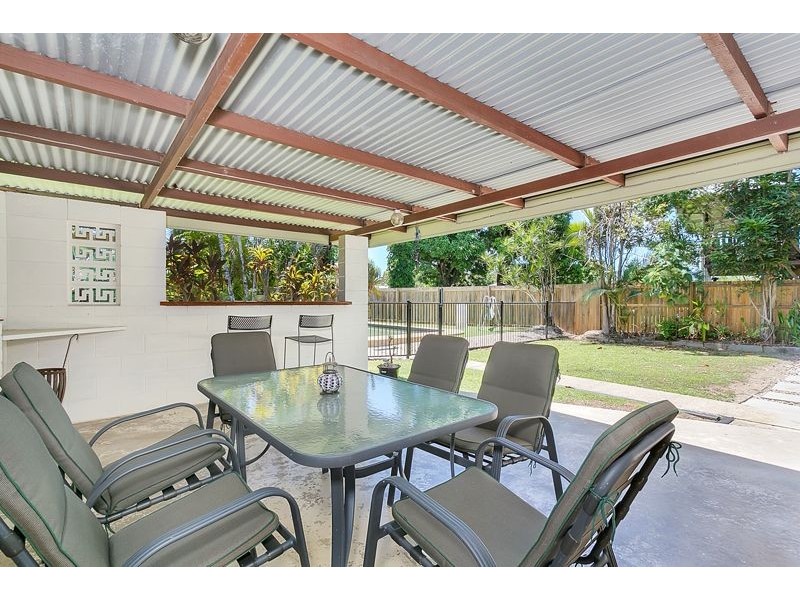 18 Kingsford Street, Mooroobool QLD 4870