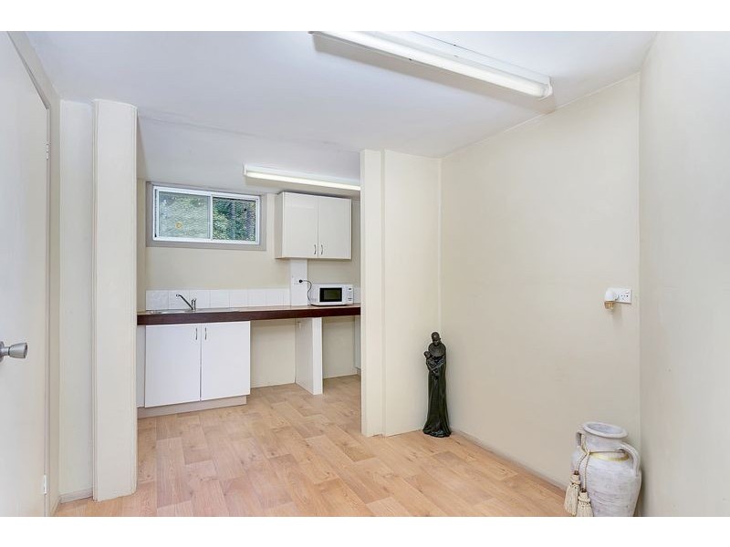 18 Kingsford Street, Mooroobool QLD 4870