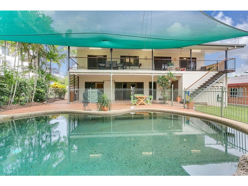 25 Hadrian Ave, Mooroobool QLD 4870