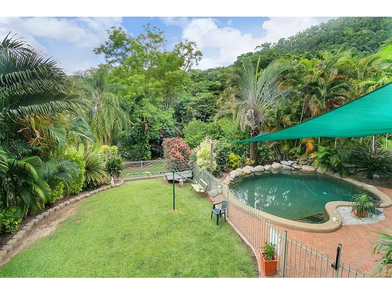 25 Hadrian Ave, Mooroobool QLD 4870