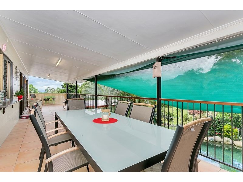 25 Hadrian Ave, Mooroobool QLD 4870