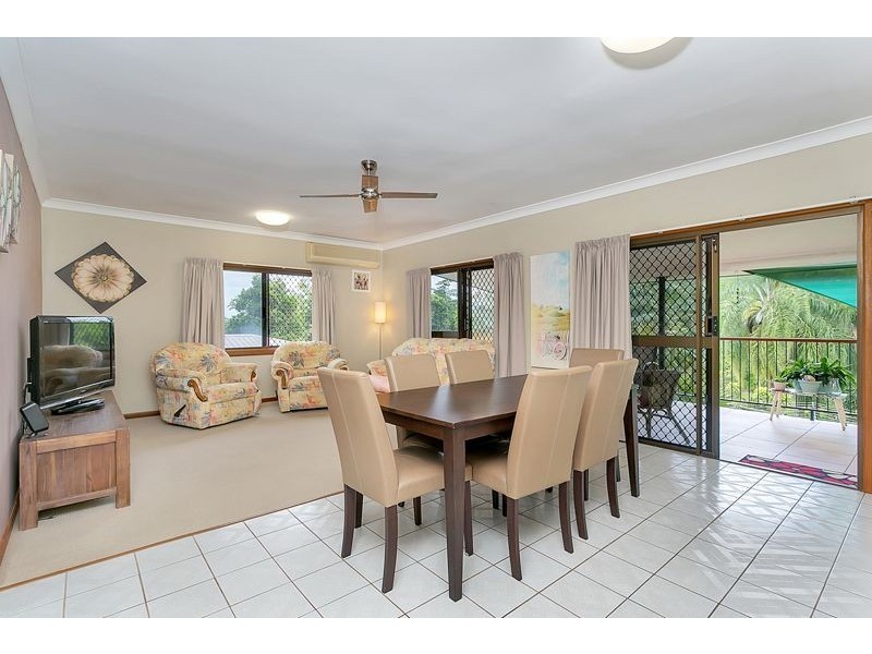 25 Hadrian Ave, Mooroobool QLD 4870