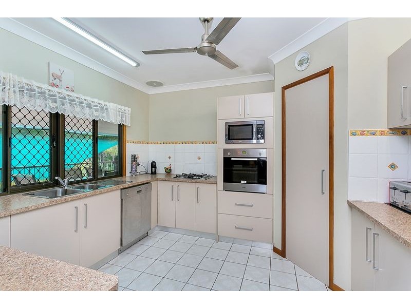 25 Hadrian Ave, Mooroobool QLD 4870
