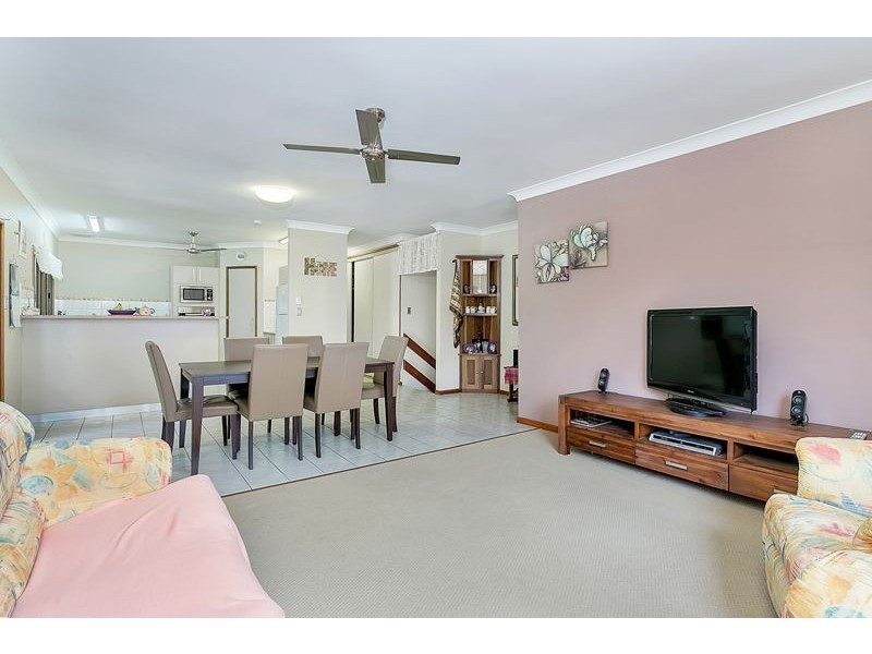 25 Hadrian Ave, Mooroobool QLD 4870