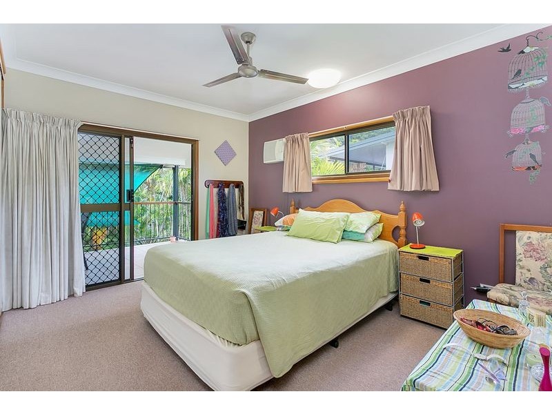 25 Hadrian Ave, Mooroobool QLD 4870