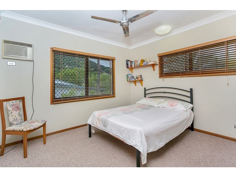 25 Hadrian Ave, Mooroobool QLD 4870