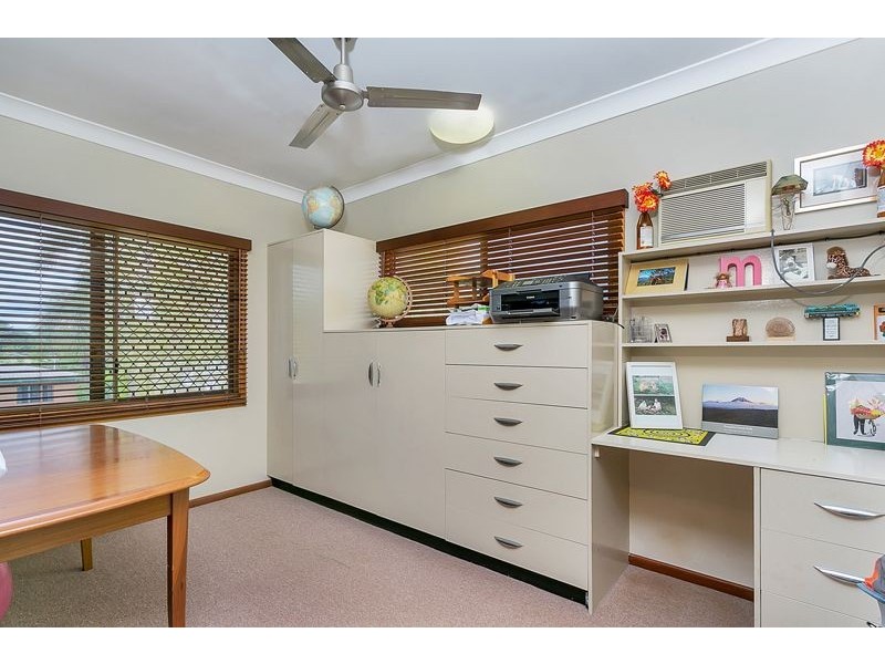 25 Hadrian Ave, Mooroobool QLD 4870