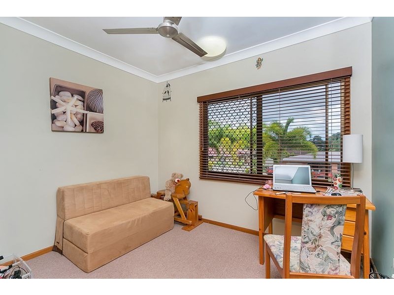 25 Hadrian Ave, Mooroobool QLD 4870