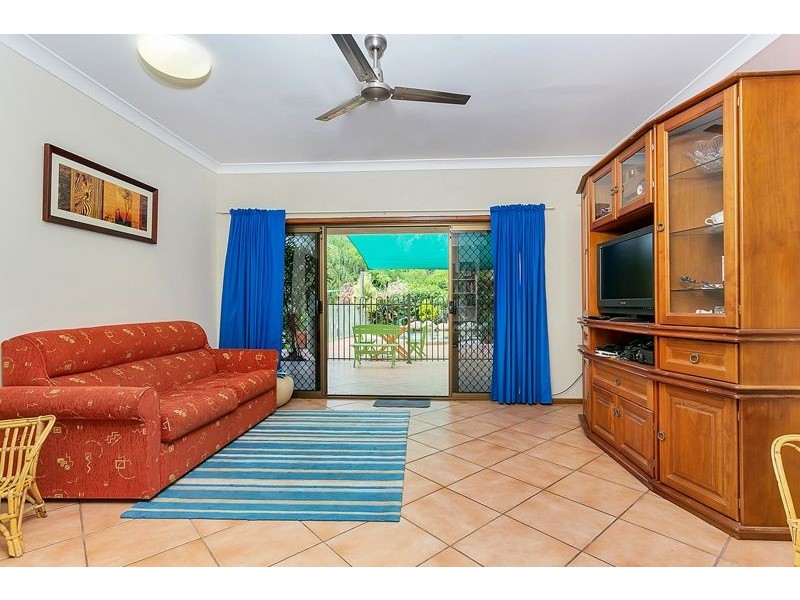 25 Hadrian Ave, Mooroobool QLD 4870