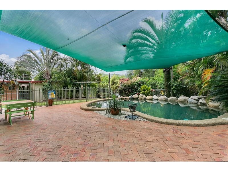 25 Hadrian Ave, Mooroobool QLD 4870