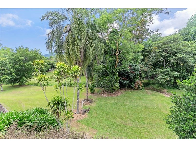 25 Hadrian Ave, Mooroobool QLD 4870