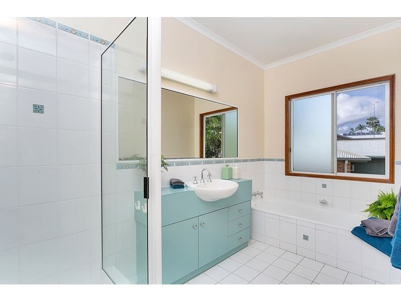 24 Toona Terrace, Redlynch QLD 4870