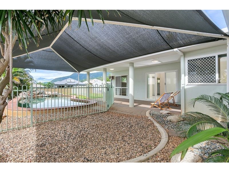 9 Summer Hill Drive, Mooroobool QLD 4870