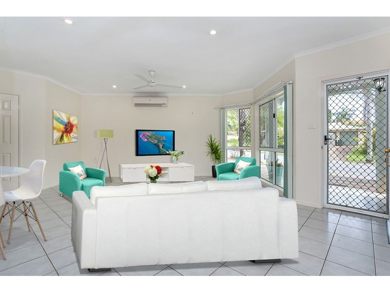 9 Summer Hill Drive, Mooroobool QLD 4870