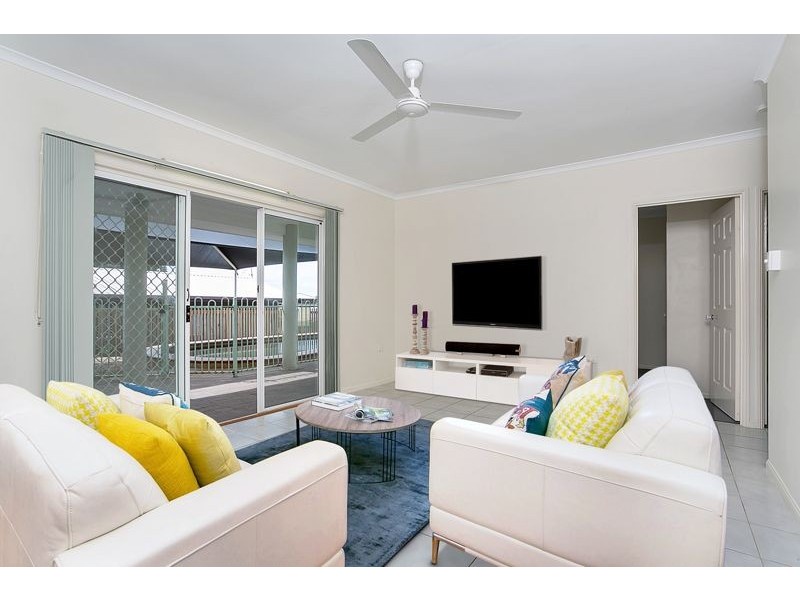 9 Summer Hill Drive, Mooroobool QLD 4870