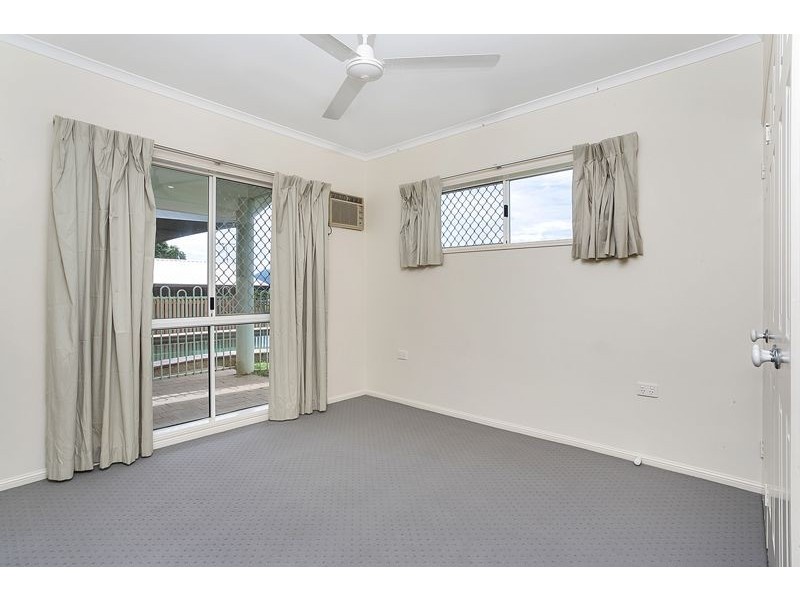 9 Summer Hill Drive, Mooroobool QLD 4870